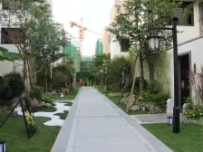 纯别墅区四合院居住环境,出门即有湖景