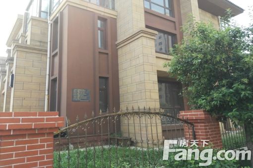 中德福鹏花园别墅3室2厅1卫东南北朝向1350.00元/月出租