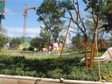小区有花园绿化,小孩有儿童场所,游泳池。