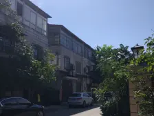 三层到顶的小别墅 独门独院的 地铁口 北国裕西公园