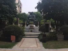 环境好,房型正,居住人群素质高开间大,纯毛坯可塑性强