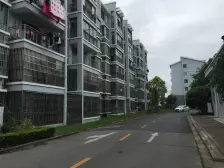 近万达广场,宝龙广场,交通便利