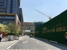 格局方正 装修好 交通方便 近地铁