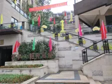 大堰轻轨站旁,华宇品质小区,精装三房拎包入住。