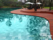 龙湖精装四房 带地下室住家装修保持很好 安静诚心卖