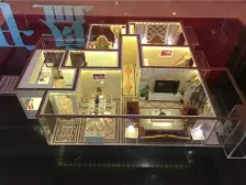 带前后花园、地下室的下叠,南北通透,板式结构