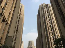 建面八千多的洋房带大花园,带地下室,诚心卖