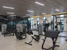 高楼层朝南四房,看小区环境。业主二次精装修。