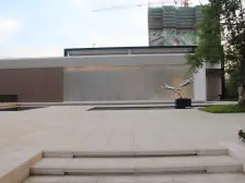 精装修的三房两卫,中间楼层看花园的,视野很好