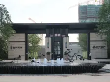 此房南北对流精装修的大四房,居住舒适度高,