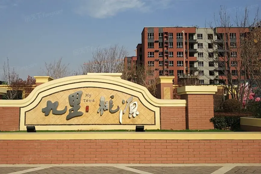 兴龙九里桃源大门实景-秦皇岛房天下