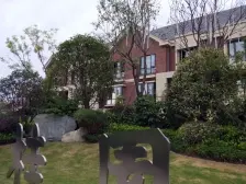 此房户型手续齐全,格局好,采光好,无遮挡,出行方便