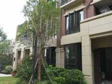 此房手续齐全,格局好,采光好,无遮挡,出行方便