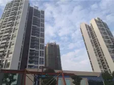 采光好,通风好,楼距宽,生活起居方便,户型方正