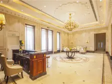 此房格局好,户型方正,毛坯房,小区高档,绿化好。