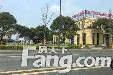 地铁口,精装修中间楼层,视野开阔,房东很诚心