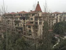 临轻轨 近商圈 出行方便 近公园