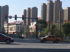 3房2卫精装基本没住过,前排视野采光好,诚意出售
