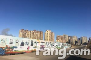 出门地铁口和公交站牌,小区环境好,物业好。