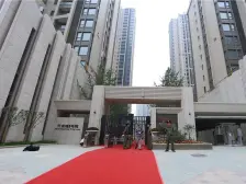 二环,地铁口,小区环境优美大三房