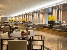 大四房,户型方正,视野宽阔,通风采光好,小区绿化好