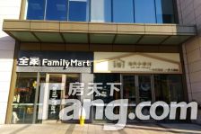 独栋别墅珍藏品大花园游泳池