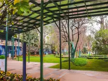 此房户型方正,正南向,前后双湖景,楼层靓