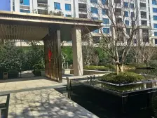 新上 高区边套小三房 全明户型 自住保养好