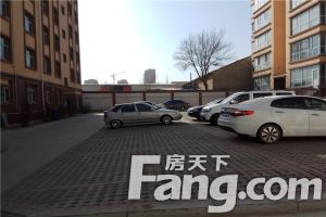 品牌家具 婚房装修挺新 国标小3居