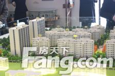 :中南鲁商樾府 一楼带围院 洋房 带车位 证满两年