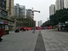 一线江景江正规三房,大门口公交站