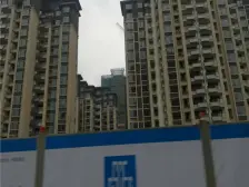 三房两厅两卫,精装修,有两个阳台,小区环境好,管理严格。