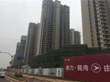 地铁口四百米精装现房 小区中间楼栋不临街