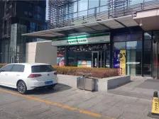 东港 精装修 近地铁 户型方正 带衣帽间