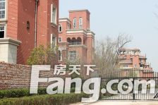 叠墅洋房壕装带大院子,有车位,复式两层 证过五省米