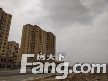 此房适合新婚小两口,养老的老人来居住,三个大型公园