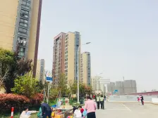 品质小区+自带足球场+精装修拎包住