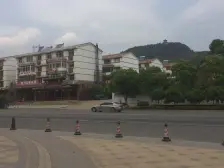 复式洋房,地上一层地下一层,带双车位储藏室