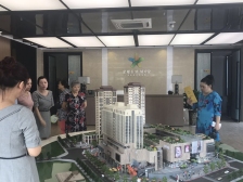 回龙湾醉 新的电梯清水两房 临各大商圈 出行方便