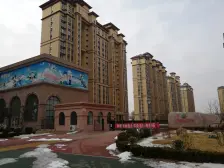 高新东边南向房子,采光好,楼间距大,毛坯现房。