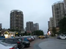 深业城大面积141平,毛坯5房,南向,满2年。