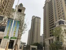 新县城双气小区 精装一楼带院子三室,税费正常 ,急售