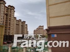 位于南海公园跟前,交通便利,饭店都有