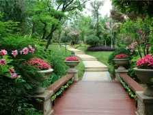 此房面积大 价格低 户型好 适合大家庭居住 朝向视野好