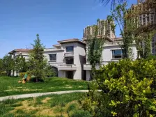 此房屋南北通透格局好,户型方正,采光无遮挡。