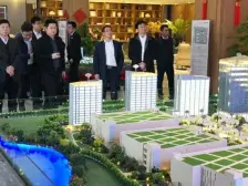 次新小区,环境好,密度低,双拼别墅 院子200平