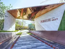 小区的天花板,带阁楼送露台,产权车位精装,对应上海外国语双语