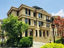 精装修套全明户型 ,有两个车位,带阁楼大地下室,