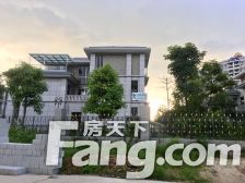 前后带花园别墅,地下两层,地上两层 精装