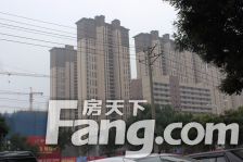 证过二,精装修,带储藏室地下车位,房子户型方正。